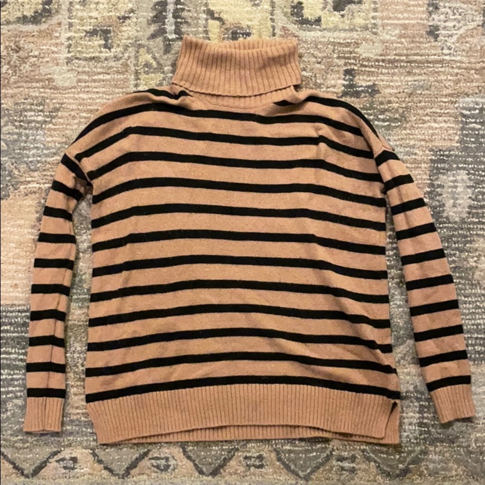 Trendy striped sweater 💜